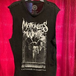 Sleeveless motionless in white shirt